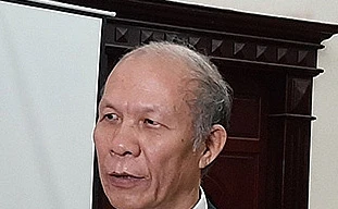 Theo ông Đinh Trọng Thịnh, trước hết, chúng ta nên mở cửa đường hàng không và ưu tiên nhập cảnh với nhà đầu tư, chuyên gia nước ngoài. 