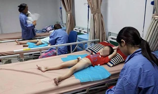 Trẻ bị sùi mào gà ở Hưng Yên được điều trị tại BV Da liễu TƯ. Ảnh: Internet