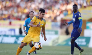 Xuân Mạnh nguy cơ lỡ hẹn AFF Cup vì chấn thương