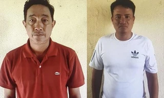 Hai bị can Dũng và Uần tại cơ quan điều tra trong vụ tống tiền CSGT tỉnh Tiền Giang.