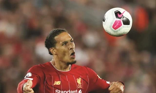 Van Dijk luôn là người chiến thắng trong các cuộc chiến tay đôi trên sân cỏ 
