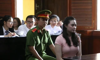 Trùm đường dây ma túy Văn Kính Dương tại tòa Ảnh: Tân Châu 