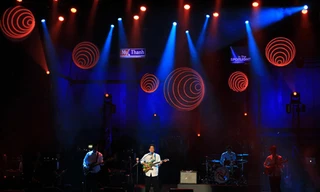 Sân khấu lung linh tạo hình theo phong cách bánh kẹo dành cho Ngọt. 