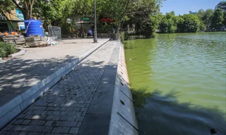 Thành phố Hà Nội đồng ý cho chỉnh trang, cải tạo, kè hồ Hoàn Kiếm cả ngày và đêm Ảnh: Duy Phạm 