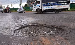 Đường vành đai chưa thông xe đã xuống cấp