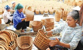 Theo đánh giá của Bộ LĐ-TB&XH, dịch COVID-19 đã khiến cho khoảng 2,6 triệu lao động thất nghiệp, nhiều lao động bị giảm giờ làm, nghỉ việc luân phiên