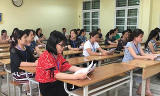 Chấm thi THPT quốc gia  2019  môn tự luận. Ảnh: NGHIÊM HUÊ 