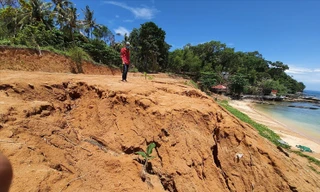 Đất rừng ven biển tại xã Gành Dầu bị san ủi.Ảnh: Hồng Lĩnh 