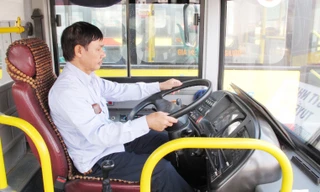 Do ảnh hưởng dịch, lương lái, phụ xe buýt Hà Nội đang bị cắt giảm đến 70% Ảnh: trọng đảng