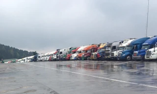 Doanh nghiệp vẫn muốn giữ mối làm ăn với nước bạn là một trong những lý do họ đưa hàng sang Trung Quốc Ảnh: Duy Chiến