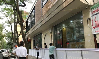 Công trình vi phạm trên phố Hàng Chuối