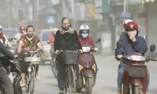 Ô nhiễm không khí trên phố Khâm Thiên sáng 15/4-đúng thời điểm thực hiện giãn cách xã hội. Ảnh: Như Ý