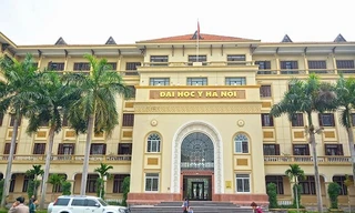 Trường ĐH Y Hà Nội tạm dừng học lâm sàng