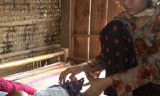 Ông 76 làm cháu vợ 14 tuổi sinh con rồi 'đánh bài chuồn'