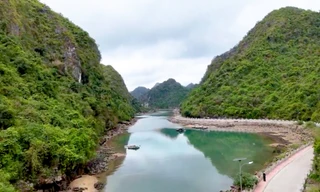 'Đột nhập' làng chài giữa Vườn quốc gia Cát Bà