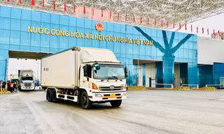 Việt Nam - Trung Quốc thông quan hơn 750 tấn hàng qua cửa khẩu Móng Cái 