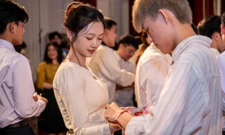 Độc đáo lễ hội té nước và buộc chỉ cổ tay của sinh viên Lào tại Đại học Hạ Long