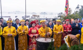 Khai hội đền Cửa Ông 