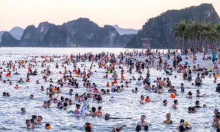 Nguy cơ mất an toàn ở bãi tắm Hạ Long 