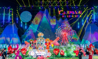 Hơn 20.000 người ‘du lịch khắp 3 miền’ trong 90 phút tại Carnaval Hạ Long 