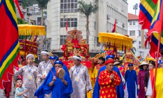 Hàng nghìn người dân tham gia Lễ hội đền Đức Ông Trần Quốc Nghiễn