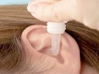 Cẩn trọng khi dùng oxy già để rửa tai