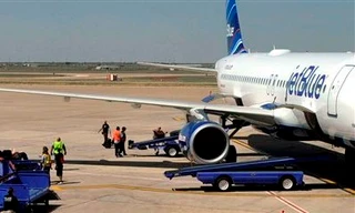 Máy bay hạ cánh khẩn cấp vì cơ trưởng dọa 'có bom'