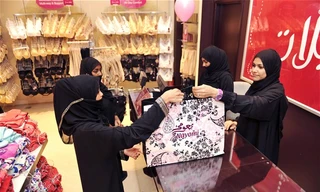Năm ngoái, phụ nữ Ả-rập Xê-út được phép làm việc trong các cửa hàng bán đồ lót