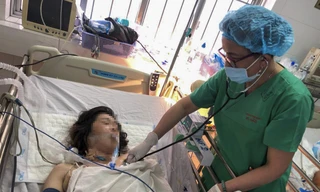 Cứu sống nam thanh niên dùng dao tự đâm, tim ngừng đập khi đang mổ