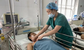 Suýt chết vì phát hiện khối u quanh rốn đập theo nhịp tim nhưng không đi khám