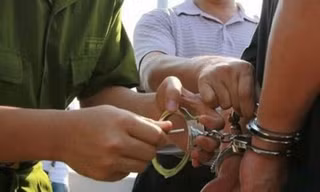 Chi 5 tỉ đồng ‘chạy án’, đến khi nhận quyết định khởi tố mới biết bị lừa