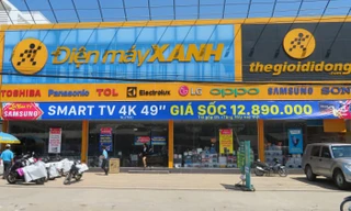 Tên "đạo chích" đã đột nhập vào cửa hàng bằng cách đu dây để trộm 58 chiếc điện thoại