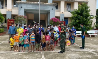 Ngăn chặn 7 hộ gia đình nhập cảnh trái phép vào Việt Nam bằng đường thủy