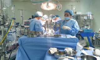 Dùng kĩ thuật đỉnh cao trong phẫu thuật tim mạch cứu nam bệnh nhân