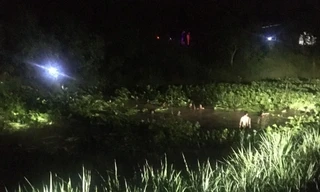 Cứu bạn bị trượt chân ngã xuống kênh, bé gái 10 tuổi tử vong