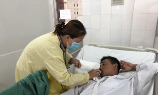 Ăn nhầm cua độc, nam thanh niên phải chuyển viện gấp bằng máy bay