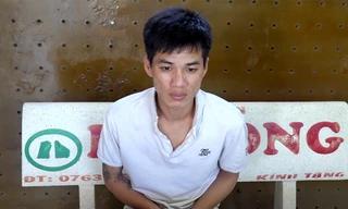 Giật điện thoại nữ sinh bất thành, nam thanh niên đến công an đầu thú