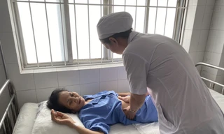 5 phút 'thần tốc' giành giật sự sống cho bệnh nhân nôn ra máu nguy kịch