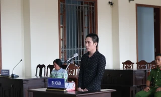 Ghen tuông, cầm dao chém vợ thương tích 54%