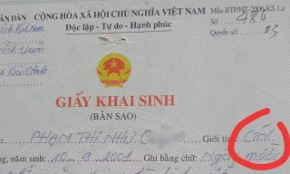 Giấy khai sinh ghi giới tính 'gái', nữ sinh không được dự tuyển sinh
