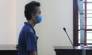 Người đàn ông không đeo khẩu trang còn hành hung công an bị tuyên 9 tháng tù