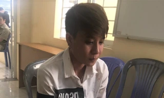 Mâu thuẫn ở quán karaoke, 'nữ quái' rút dao đâm bạn nhậu nguy kịch