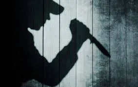 Thấy vợ bấm điện thoại, chồng nghi ngoại tình vung dao chém