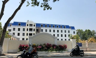 Thuê đất công, chủ đầu tư lấn chiếm vỉa hè, xây vượt hàng trăm mét vuông