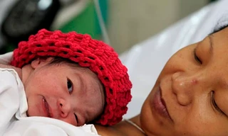 Mẹ con bé Danica Ảnh: AP