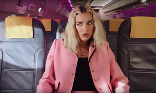 Dua Lipa ra mắt MV “Break My Heart” nhưng nghe cứ như bài hát kêu gọi phòng dịch, ủa?