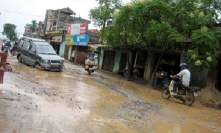 Tháng sáu thông xe 'con đường đau khổ'