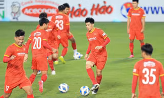 HLV Park Hang-seo loại Đình Trọng trước trận đấu với Nhật Bản