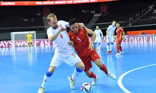 ĐT futsal Việt Nam (áo đỏ) sẽ chạm trán đối thủ mạnh Nga vòng 1/8 World Cup