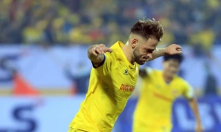 Bị sa thải vì 'bệnh ngôi sao', ngoại binh Nam Định kêu oan